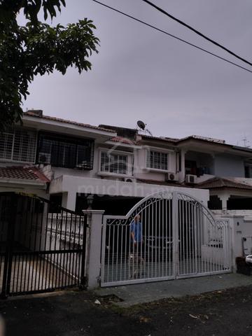 Intermediate double story house in tmn taming jaya balakong for sale 1
