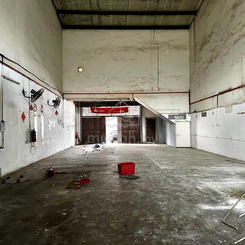 KULAI, 2400 SQFT LIGHT INDUSTRIAL 1.5-Storey Factory FOR RENT 1