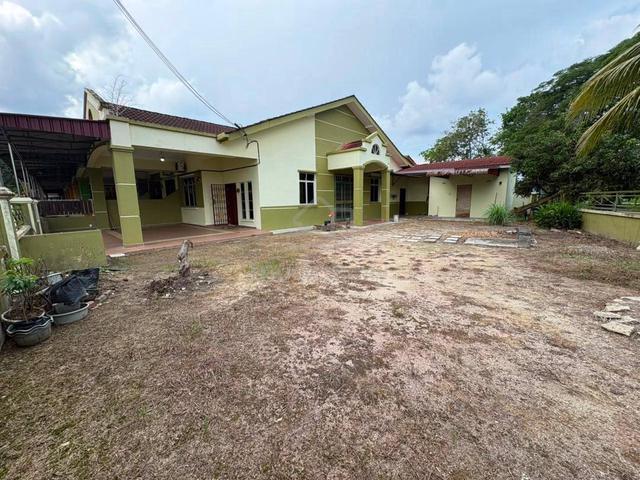 Batu Pahat (Parit Raja) Corner Lot Single Storey For Sale 1