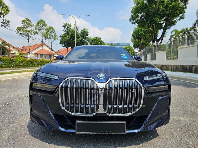 2023 Bmw I7 XDRIVE60 M SPORT G70 Direct Owner - 3
