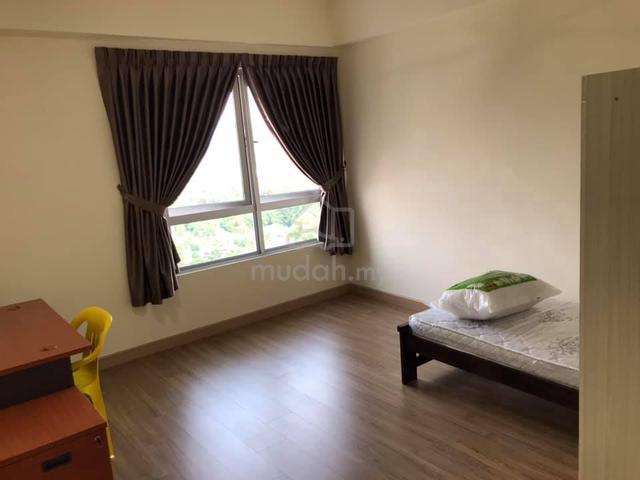 Saville @ Cheras Middle Room For Rent  For  Single  Female . 1