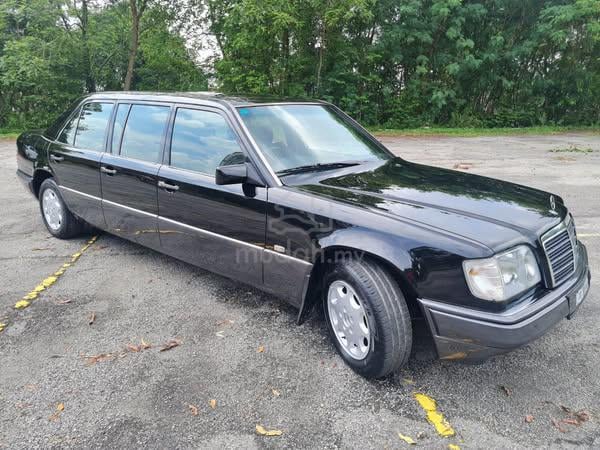 Mercedes Benz 260E LUXURY LIMOUSINE - 1