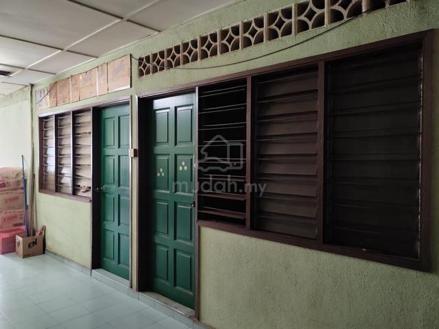 2-storey shop for sale, Jalan Besar Mantin. 1