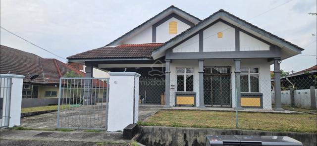 S/S Bungalow House For Rent Desa Pinggiran Putra 1