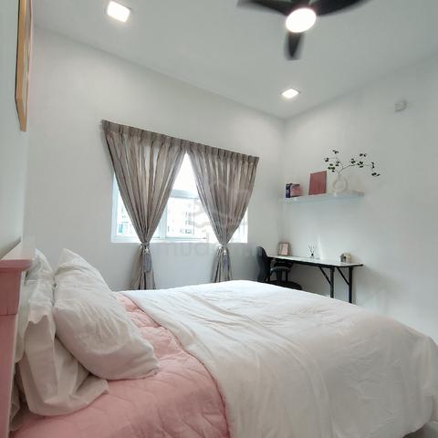 Medium Room For Rent Puchong Bandar Puteri Walk to LRT 9min Fully Furn 1