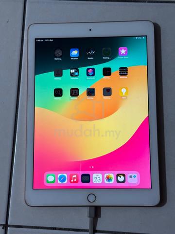 ipad 6th generation - photo 2 of 4