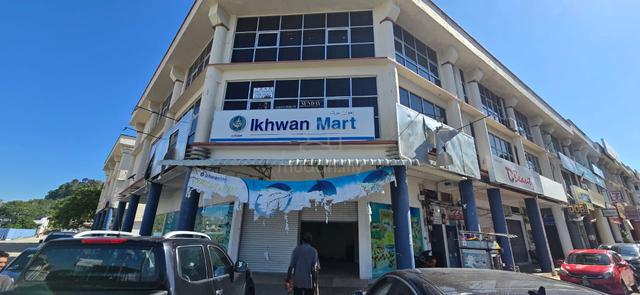Corner shop lot 1