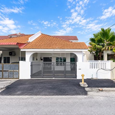 Panorama Lapangan Perdana Single Storey Intermediate Corner House 1