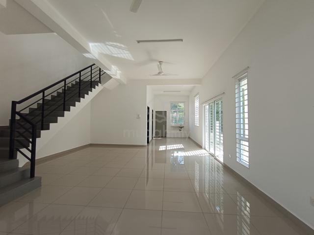 [Freehold Corner Lot] Double Storey Terrace, Taman Pelangi Semenyih 2 1