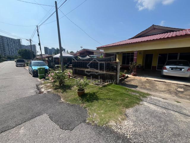 Banglo Setingkat Taman LKNP Peramu Pekan 1