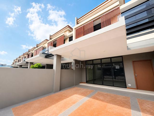 2 storey super link house in Iskandar puteri with clubhouse facilities 1
