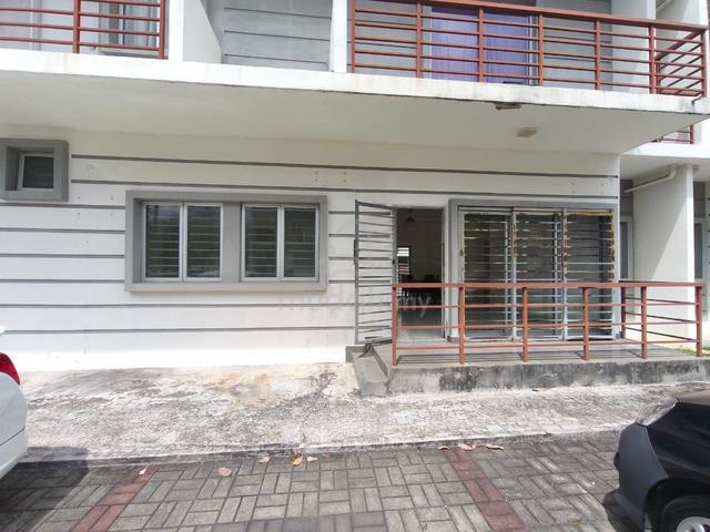 Suci Bandar Ainsdale 1