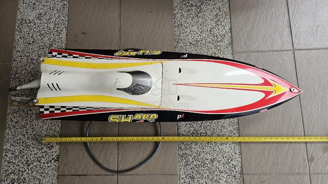 RC speed boat (body only) - photo 5 of 6