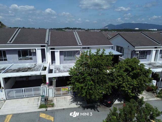 Teres 2 Tingkat Tiara Sendayan Jalan Labu Enstek KLIA 1