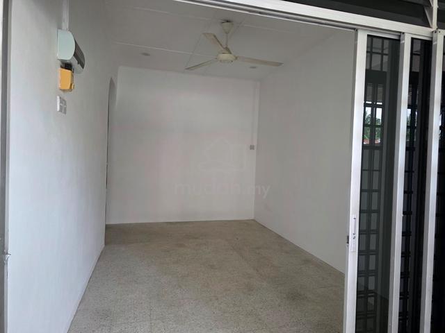 Rumah teres satu tingkat 1