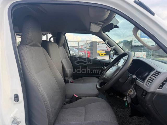2011 Toyota HIACE 2.5 FACELIFT (M) - 5