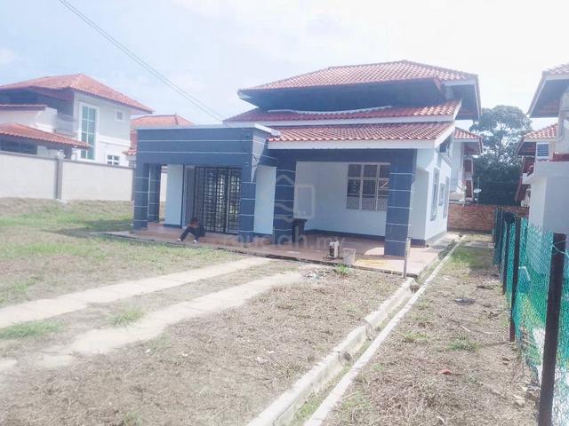 1 tingkat 1/2 banglo tiang dua,melaka 1