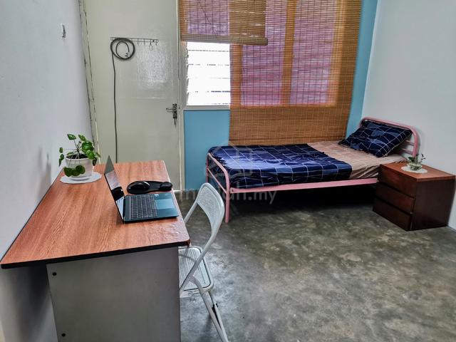 Balcony FURNISHED Room (3 Min WALK 🚶🏽 LRT Tmn Paramount) 1
