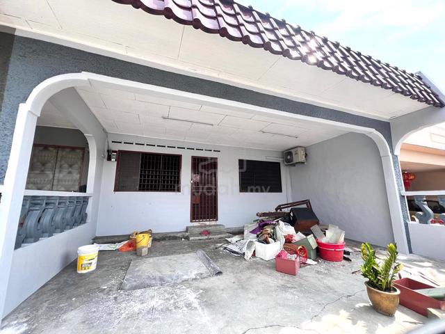 Skudai/ Tun Aminah/ Single Storey House/ 4B2B/ Newly Painted/ for RENT 1