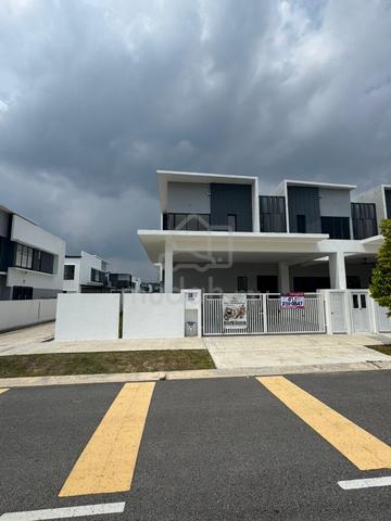 Sendayan Open Facing End Lot Large Size 36' x75' Good Condition House 1