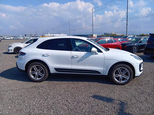 2023 BOOKNOW P/Roof White/Red Porsche MACAN 2.0 - 4