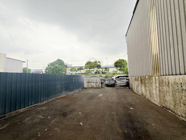 Mount Austin 1.5 storey factory for Rent/Unblock view/Facing main road 1