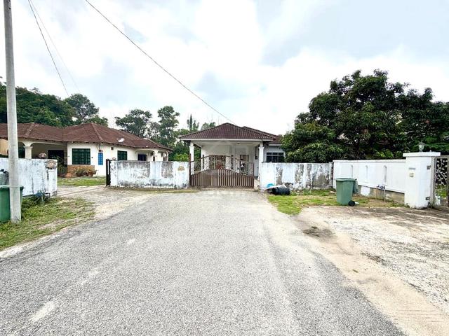 Laman dan Rumah luas ✅🏡Banglo Setingkat di Kg Baru Kerteh 1
