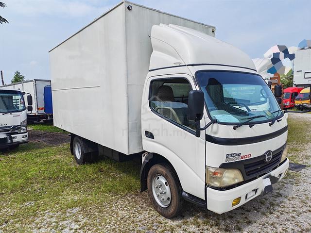 2011 Hino WU410 14.5ft Box 5000KG green engine - photo 2 of 6
