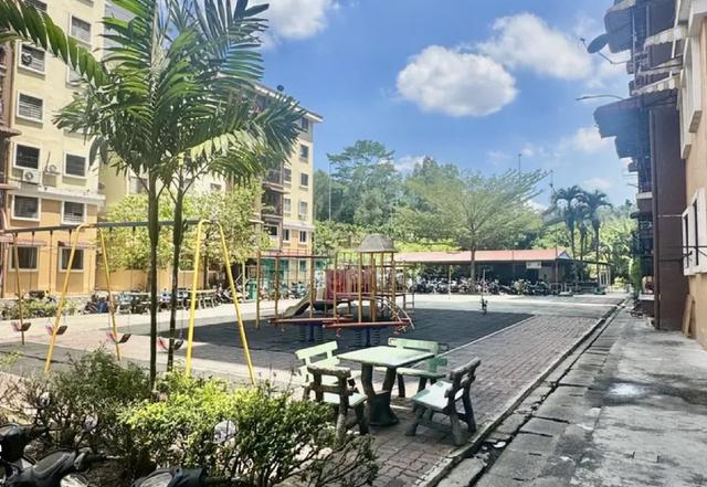 Apartment Pantai Indah Fasa 1 1