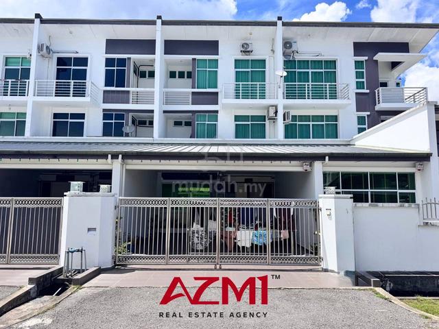 Partially Furnished Greenville 2& Half Storey Terrace Intermediate 1