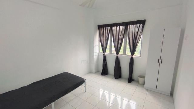 SHAH ALAM SEKSYEN 27 Bilik Single WANITA xkongsi GUARD 24HR ada LIF 1