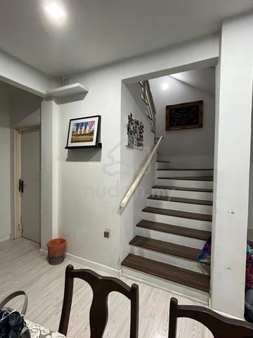 Villa Laman Tasik Townhouse - Bandar Sri Permaisuri 1