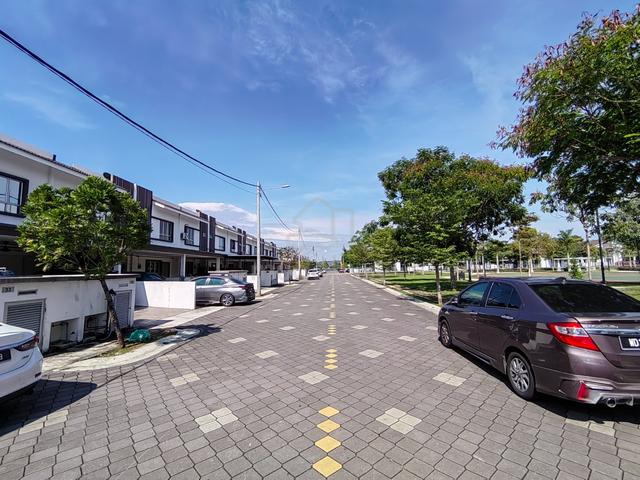 FACING OPEN Double Storey Terrace Irama Perdana Puncak Alam For Sale 1