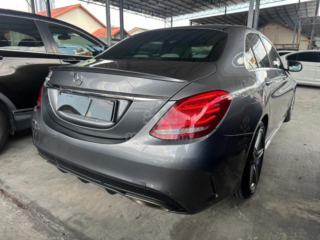 2018 Mercedes Benz C200 2.0 AMG LOW MILAGE! - 4