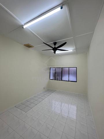 Puncak Jalil ❤️  Renovated Office ❤️  Seri Kembangan Putra Pemai Bukit 2