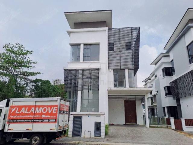 cheap 3 storey bungalow mutiara 33 seksyen 33 Shah Alam 1