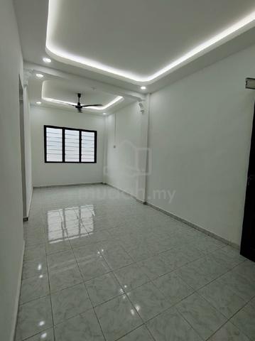 Rumah Pangsa Ria, Perumahan Rakyat Lima Kedai 1