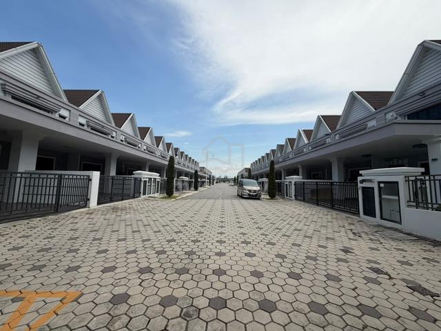 Eco Meadows G/Guarded 2-Storey Terrace Partial Furnished Windy Unit !! 1