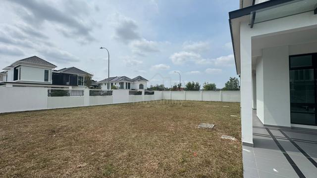 [ double storey semi-d house ] 1