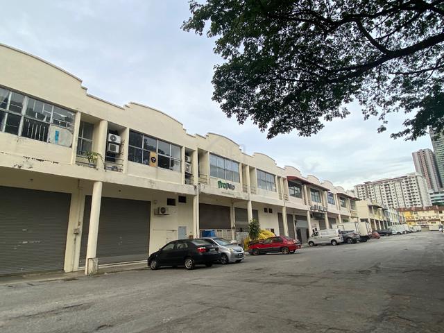 Seri kembangan,2 Storey Link Anjoining Factory For Rent,Serdang 1