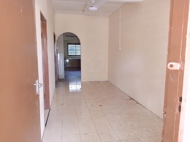 [Freehold] Teres 1 Tingkat Seri Mahkota Batu 12, Kuantan 1