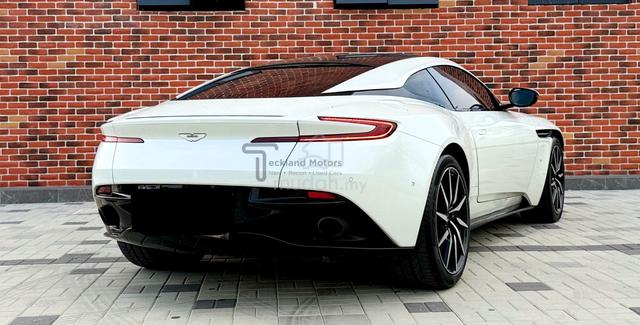 2017 Aston Martin DB11 5.2 V12 30k KM Only - 2