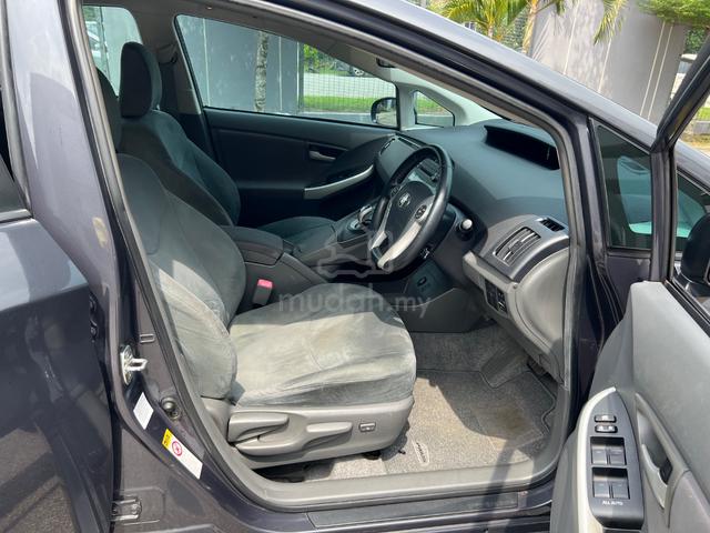 2011 Toyota PRIUS 1.8 (HYBRID) (A) - 3