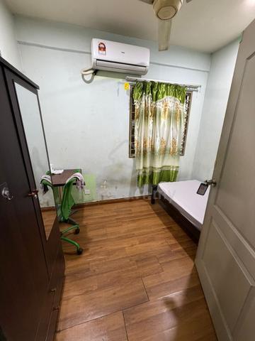 Gorgeous Aircond Single room, Male,Seri Puteri Condo,1Min Cheras LRT 1