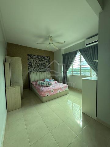 Iconcity Master Bedroom for rent - fully furnished with carpark 1