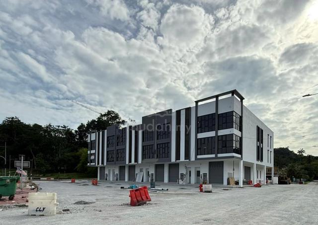 [CORNER LOT] 3 Sty Commercial Shop Batu Maung | Brand New | 6,644sf 1