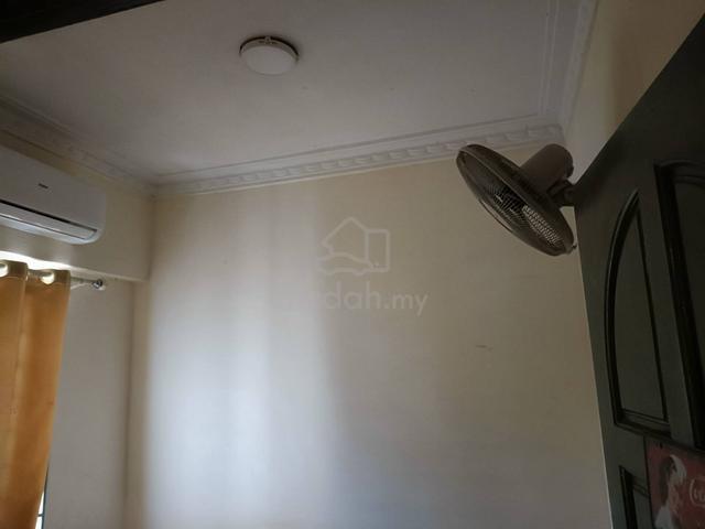 Comfort Middle Room for Rent in Sri Pelangi 4