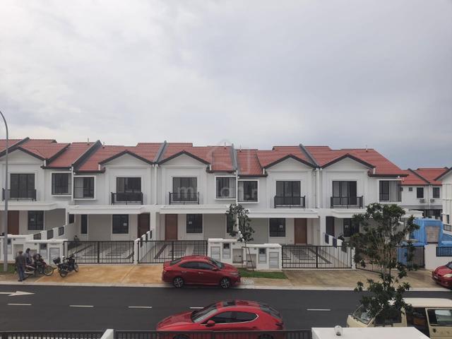 [NEGOTIABLE] Double Storey Superlink Alam Sari, Bangi Intermediate 4