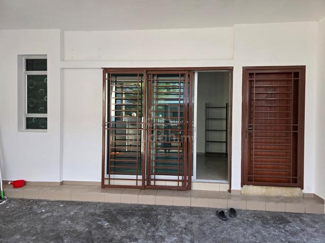TINGKAT RELAU (SETIA VISTA) , 2/terrace for rent -- la 1400sf 1