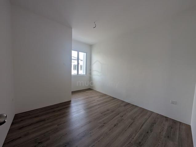 Matang LARGE Double Storey Move in Soon 5